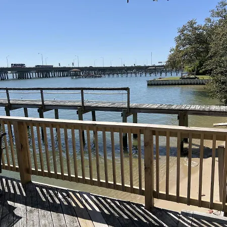 The Boat House - Water Front, Wifi, Pet Friendly Home